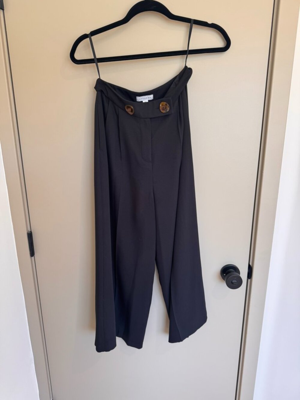 TopShop Cropped Pants - Size 2 - black